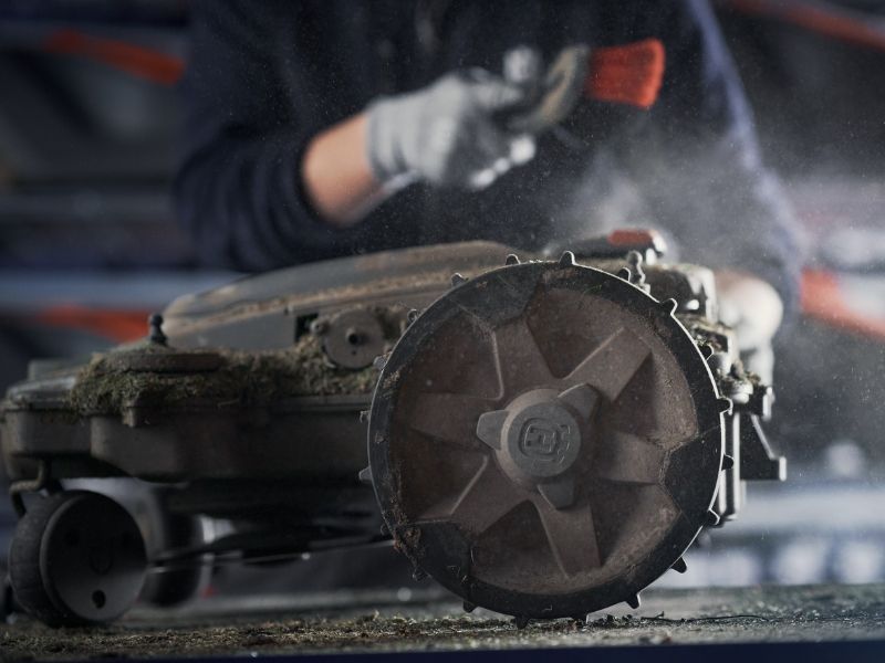 Serwis robotów koszących i innych urządzeń Husqvarna